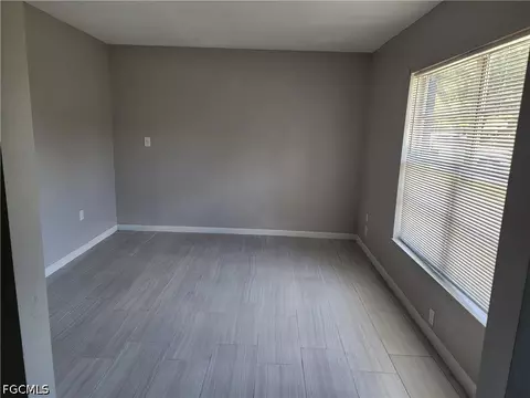 Living - 111 E Sugarland Cir, Clewiston, FL 33440 photo 3 of 4