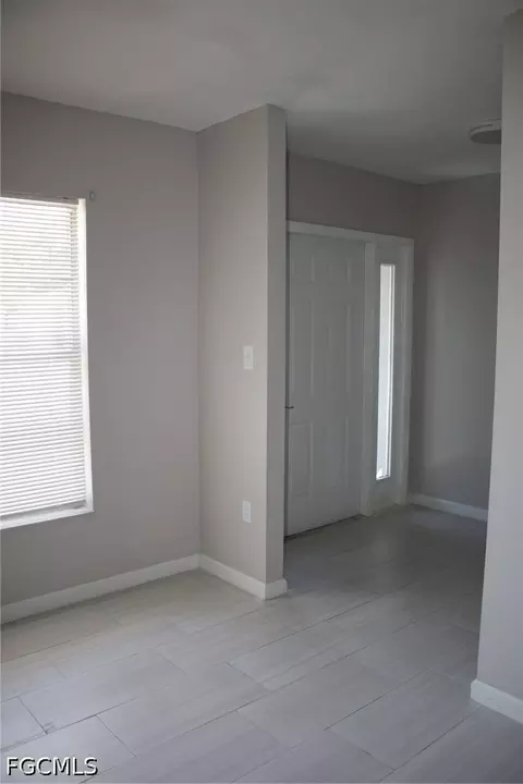 Entry Way - 111 E Sugarland Cir, Clewiston, FL 33440 photo 2 of 3