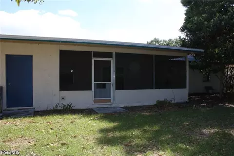 Exterior - 111 E Sugarland Cir, Clewiston, FL 33440 photo 4 of 5