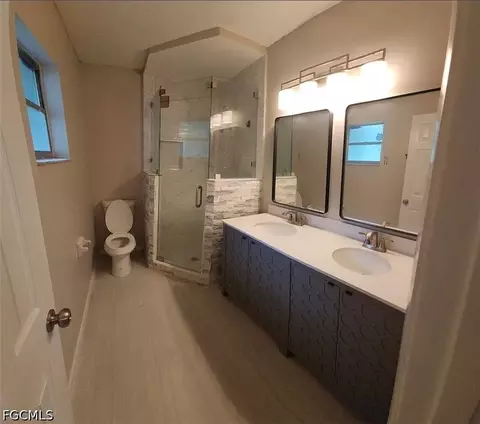 Bath - 111 E Sugarland Cir, Clewiston, FL 33440 photo 2 of 2