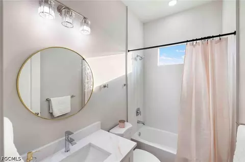 Bath - 38 Lark Dr, Placida, FL 33946 photo 3 of 4