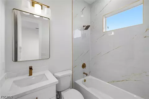 Bath - 23 Wren Dr, Placida, FL 33946 photo 2 of 3