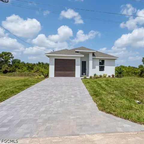 538 Brue Ave S, Lehigh Acres, FL 33974