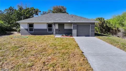 2911 30th St W, Lehigh Acres, FL 33971