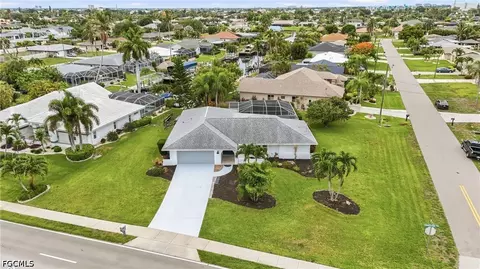 4129 Country Club Blvd, Cape Coral, FL 33904