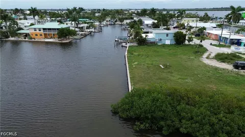 2638 Second St, Matlacha, FL 33993