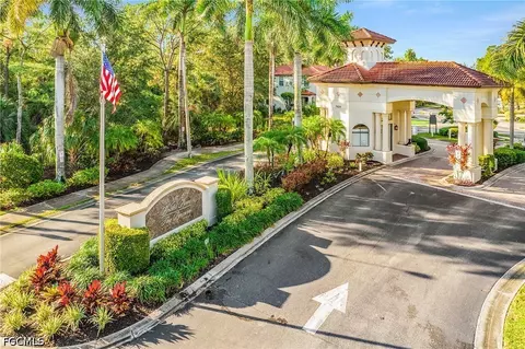 7542 Bristol Cir, Naples, FL 34120