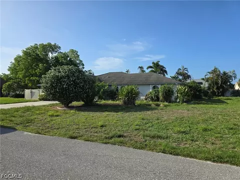 320 SE 2nd St, Cape Coral, FL 33990