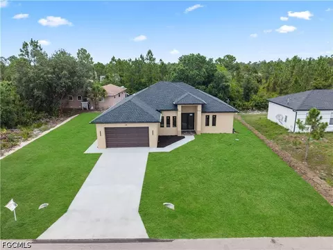 14 W 9th St, Lehigh Acres, FL 33972