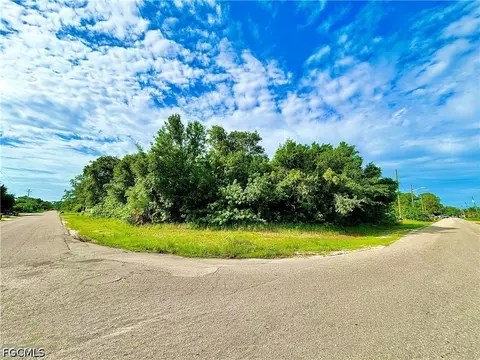 22172219 Fairway Dr, Lehigh Acres, FL 33973
