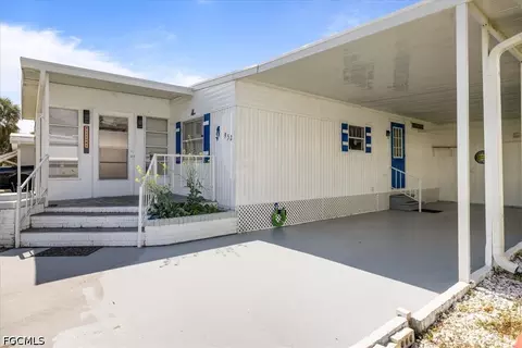952 Days Ln, North Fort Myers, FL 33917