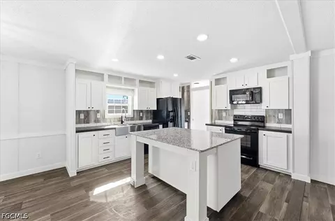 14712 Nantucket Rd, North Fort Myers, FL 33917