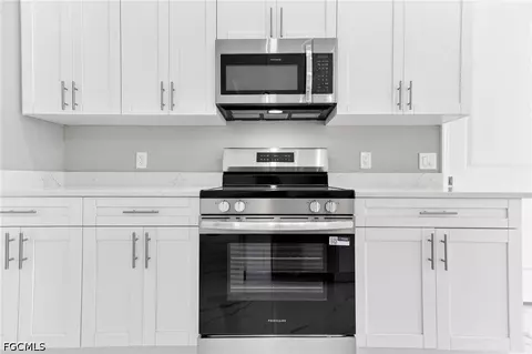 Kitchen - 1114 Bari St E, Lehigh Acres, FL 33974 photo 6 of 8