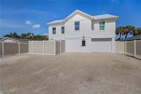 2551 Tamarind St, Saint James City, FL 33956