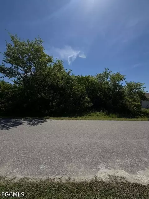 211 Warwick St NW, Port Charlotte, FL 33952