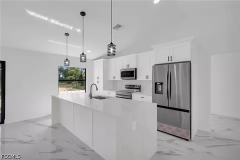 Kitchen - 7573 19th Ter, Labelle, FL 33935 photo 2 of 4