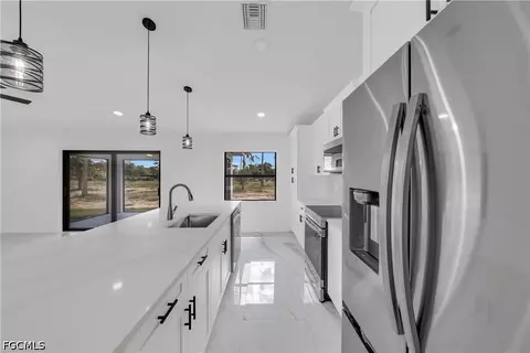 Kitchen - 7573 19th Ter, Labelle, FL 33935 photo 3 of 4