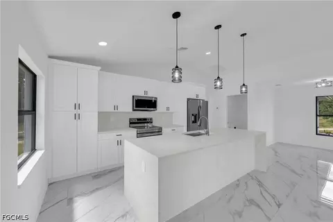 Kitchen - 7573 19th Ter, Labelle, FL 33935 photo 4 of 4