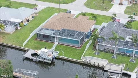 946 SE 23rd Pl, Cape Coral, FL 33990