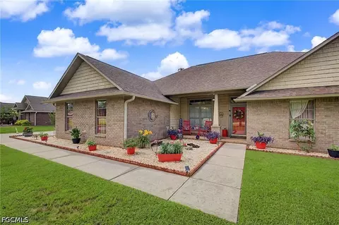 9915 Nichols Lake Rd, Milton, FL 32583