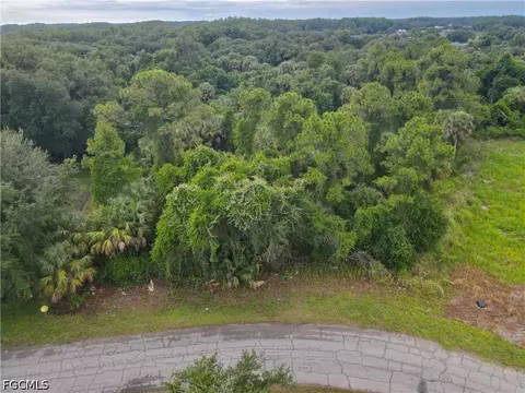 March Ln, Labelle, FL 33935