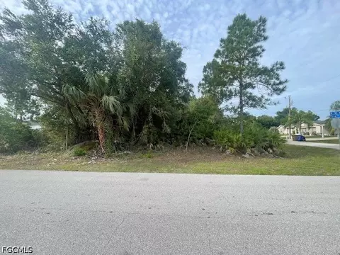 806 Zona Ave N, Lehigh Acres, FL 33971