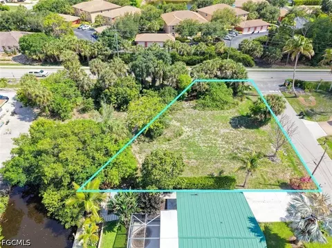 27312 Buccaneer Dr, Bonita Springs, FL 34135