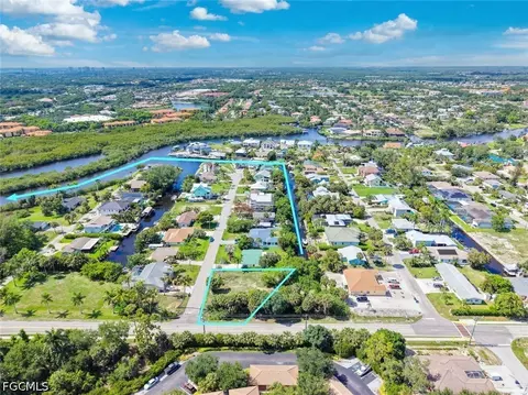 27312 Buccaneer Dr, Bonita Springs, FL 34135