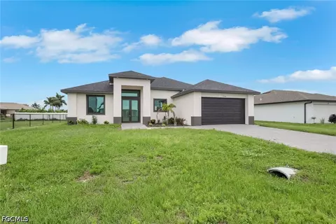 2204 NE 14th Pl, Cape Coral, FL 33909
