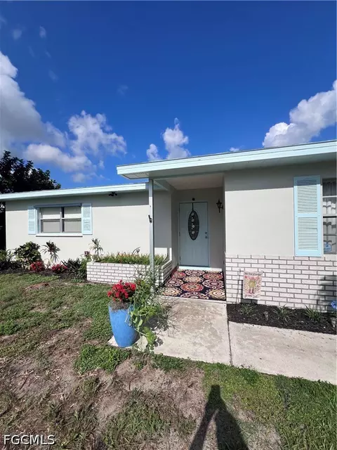 17 Illinois Rd, Lehigh Acres, FL 33936