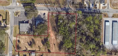800 W Detroit Ct, Pensacola, FL 32534