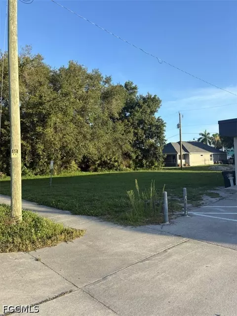 1925 Suwanee Ave, Fort Myers, FL 33901