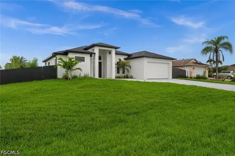 1102 SW 42nd St, Cape Coral, FL 33914