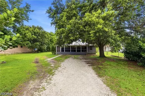 133 2nd St, Naples, FL 34113