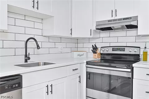 150 Park Meadows Dr #2, Fort Myers, FL 33907