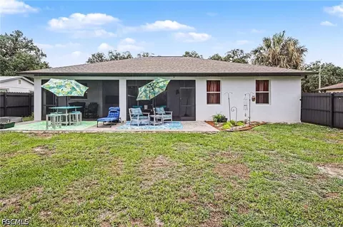 Exterior - 190 Hendry St, Labelle, FL 33935 photo 2 of 3