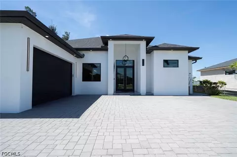 710 SW 12th Ter, Cape Coral, FL 33991