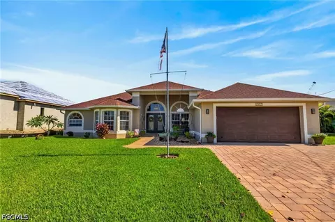 527 SW 40th Ter, Cape Coral, FL 33914