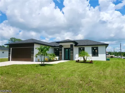 2607 E 18th St, Lehigh Acres, FL 33972