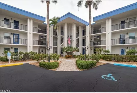 1828 Pine Valley Dr #201, Fort Myers, FL 33907