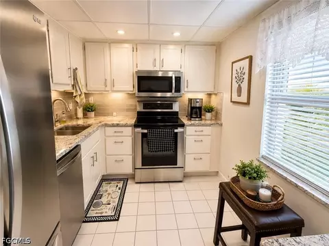 1828 Pine Valley Dr #201, Fort Myers, FL 33907