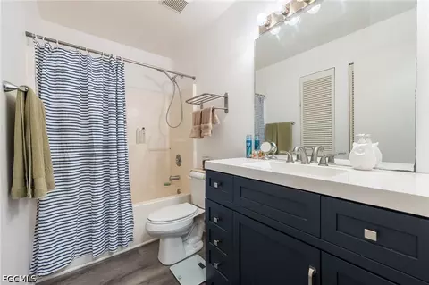 Bath - 1159 Lock Ln, Moore Haven, FL 33471 photo 2 of 2