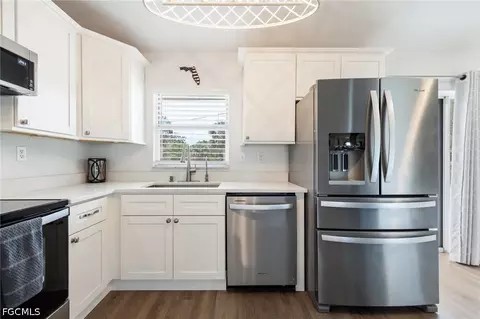 Kitchen - 1159 Lock Ln, Moore Haven, FL 33471 photo 4 of 6