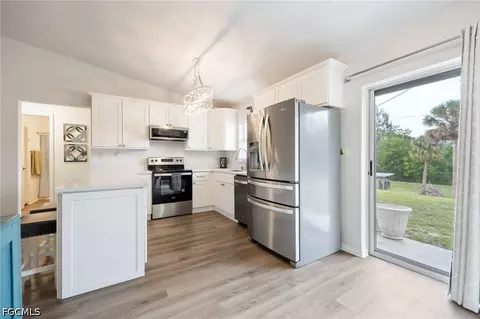 Kitchen - 1159 Lock Ln, Moore Haven, FL 33471 photo 2 of 6
