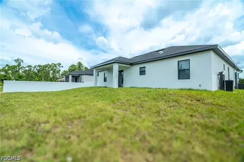 Exterior - 1142 Eclipse St E, Lehigh Acres, FL 33974 photo 5 of 5