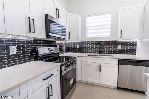 Kitchen - 1142 Eclipse St E, Lehigh Acres, FL 33974 photo 2 of 5