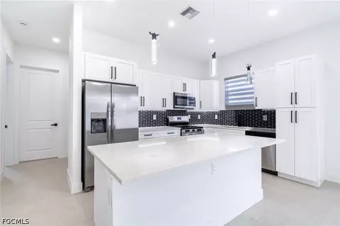 Kitchen - 1142 Eclipse St E, Lehigh Acres, FL 33974 photo 4 of 5
