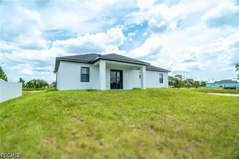 Exterior - 1142 Eclipse St E, Lehigh Acres, FL 33974 photo 4 of 5
