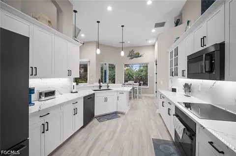 9042 Bronco Ct, Naples, FL 34113 photo 9