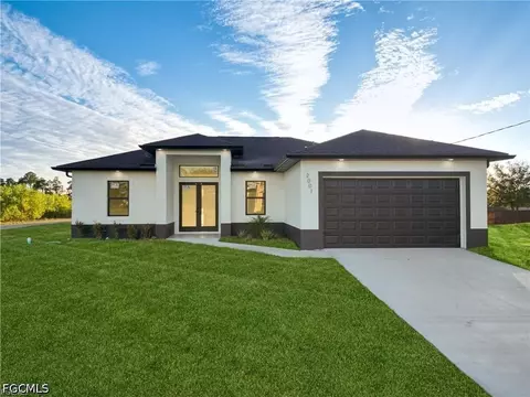 2001 Curry Ave N, Lehigh Acres, FL 33971